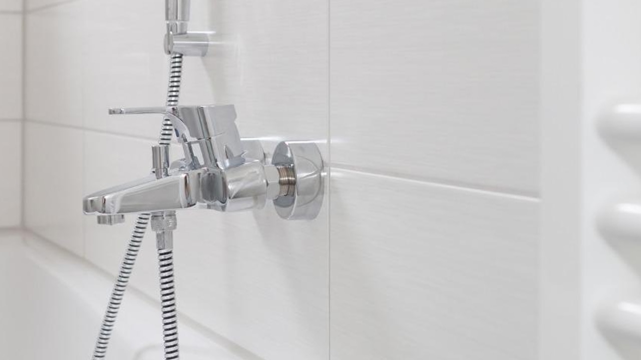 How To Fix Diverter Valve How to fix a diverter valve | Viessmann UK